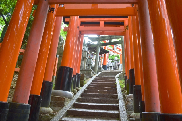 伏見稲荷大社の千本鳥居🦊 意外な実数や意味が判明！歴史から紐解く実際の本数を簡単に説明💋伏見稲荷大社-御朱印