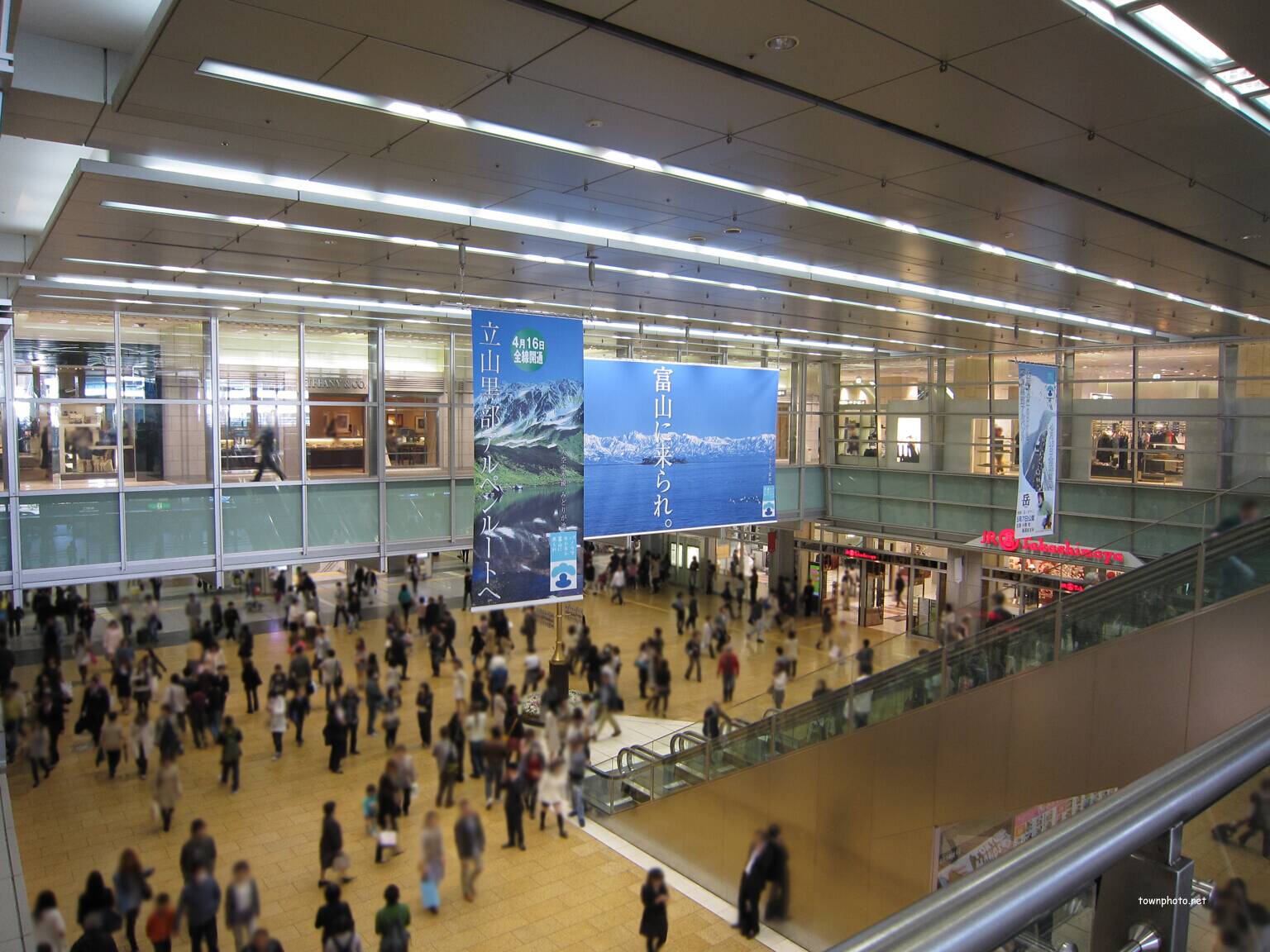 JR名古屋駅桜通口デジタルフラッグ関西の駅・電車・交通・屋外広告の検索サイトekico エキコ