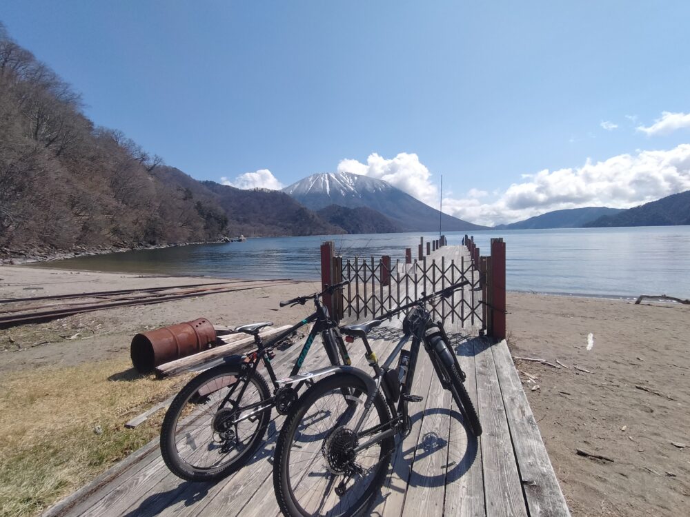 栃木 奥日光・千手ヶ浜美しいクリンソウを見に中禅寺湖畔ハイキング - MOUNTRIP