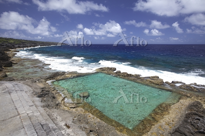 ★海軍棒, ダイナマイトを使用して作られた, 太平洋一体型くりぬき海水プール, ーー南大東の観光スポットーー,海軍棒