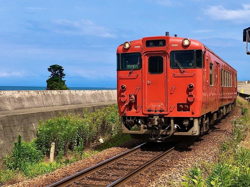 雨晴海岸への電車での行き方見どころ・所要時間 道の駅もある