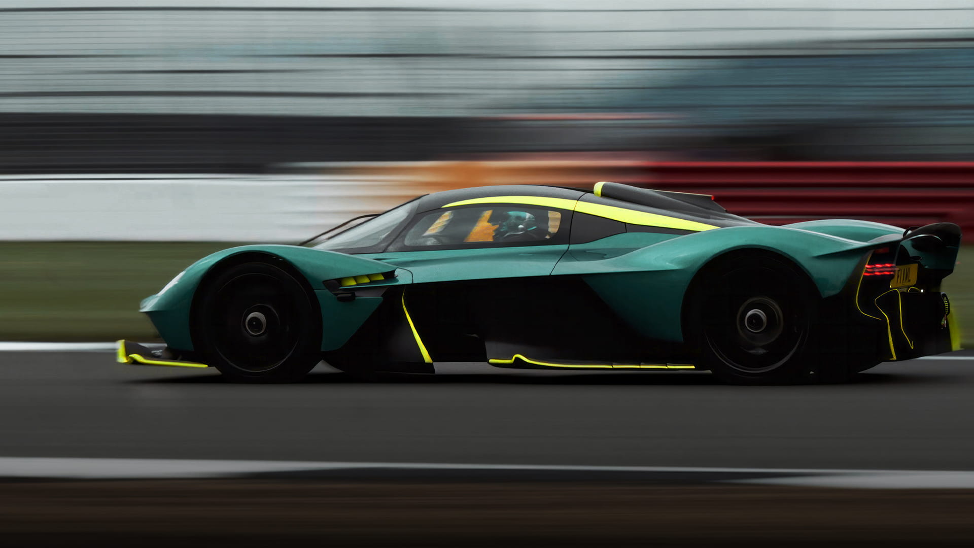 カクカクしてるのが好きな人、最高速322km hのワンオフカー、アストンマーティン ブルドッグがフルレストア完了だってトップギア・ジャパンTop Gear