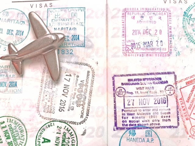 パスポートに押される世界の入国・出国スタンプをご紹介！EU、アジア、中東など