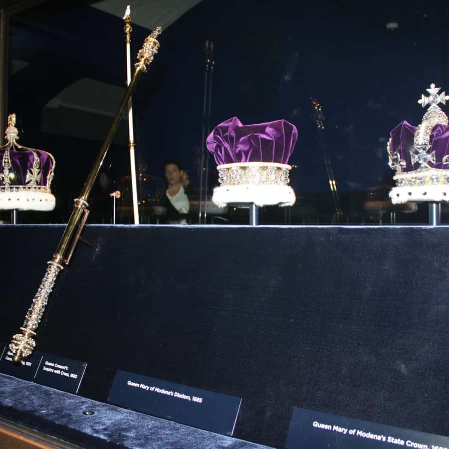 ロンドン塔ツアー2025 - 王冠の宝石へのアクセス