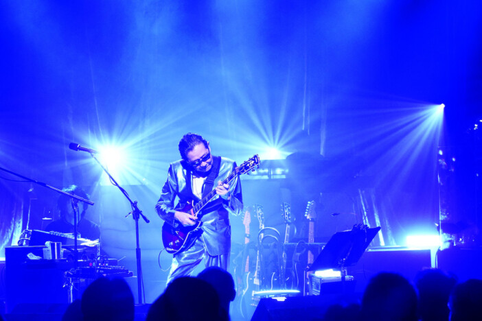 漫画家デビューのKAT-TUN中丸雄一、書店で「夢みたい」と感激・恩人に挨拶「シューイチ」が完全密着 - モデルプレス