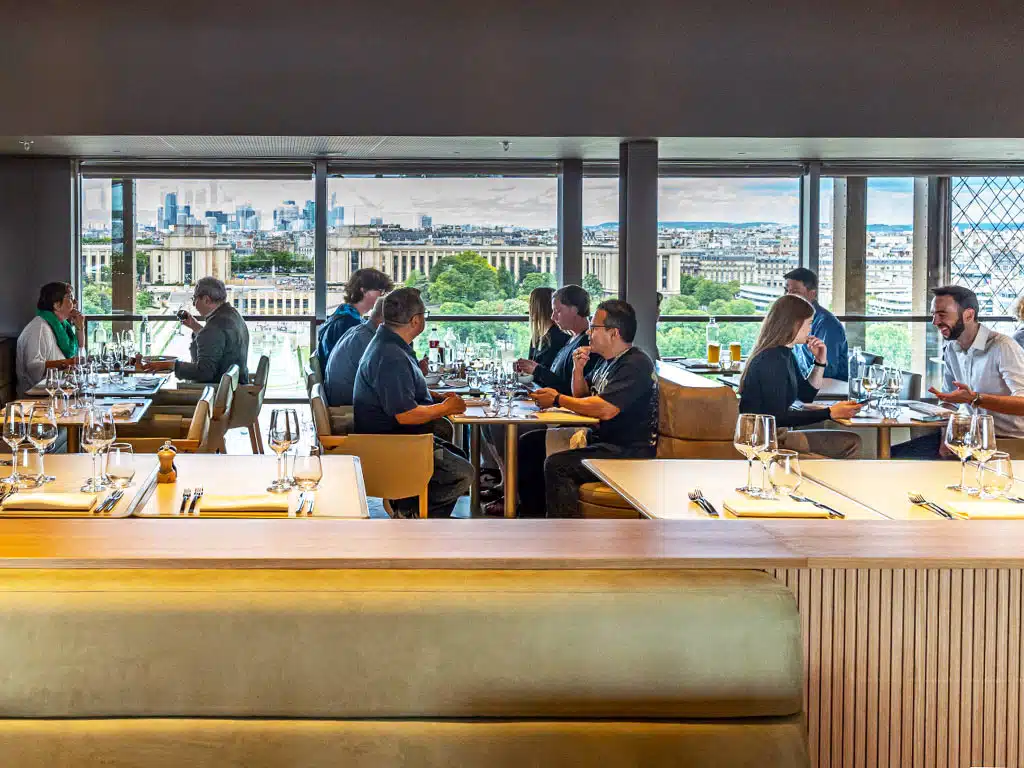 フランス エッフェル塔内レストランJALPAKインターナショナル ヨ－ロッパ