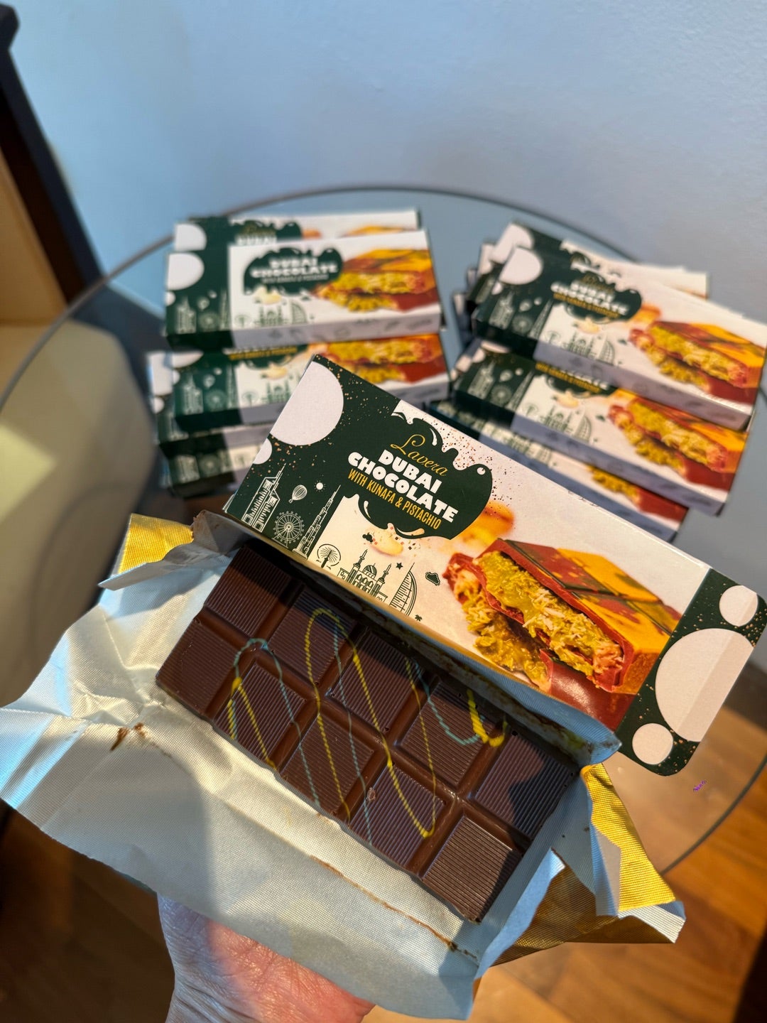 チョコがけデーツがおすすめ！ 「ドバイ」の現地スーパーで買える働く女子におすすめのお土産4選「マイナビウーマン」