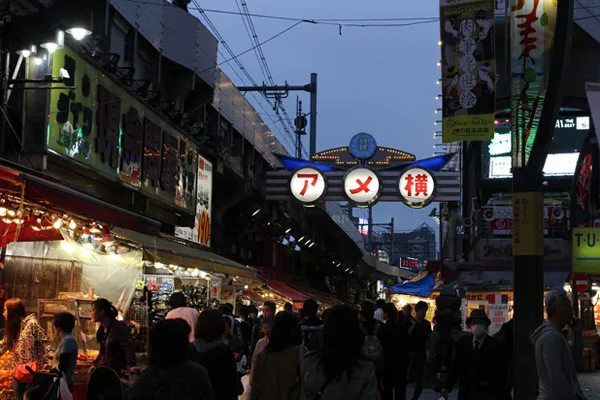 アメ横商店街の観光ガイド 活気溢れる商店街で買い物とグルメを満喫！GOOD LUCK TRIP