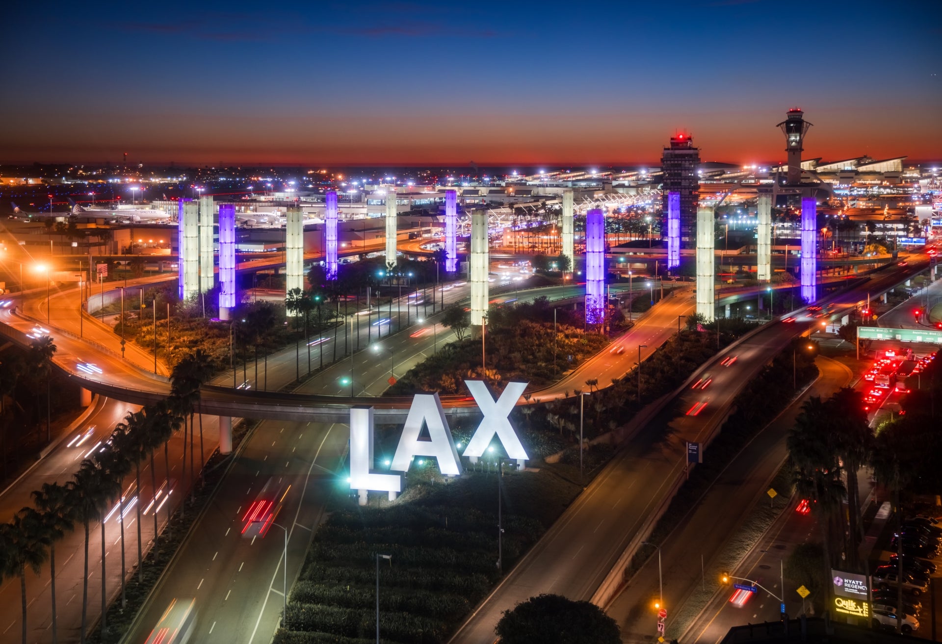 ロサンゼルス国際空港 LAX でのタクシーの使い方 -
