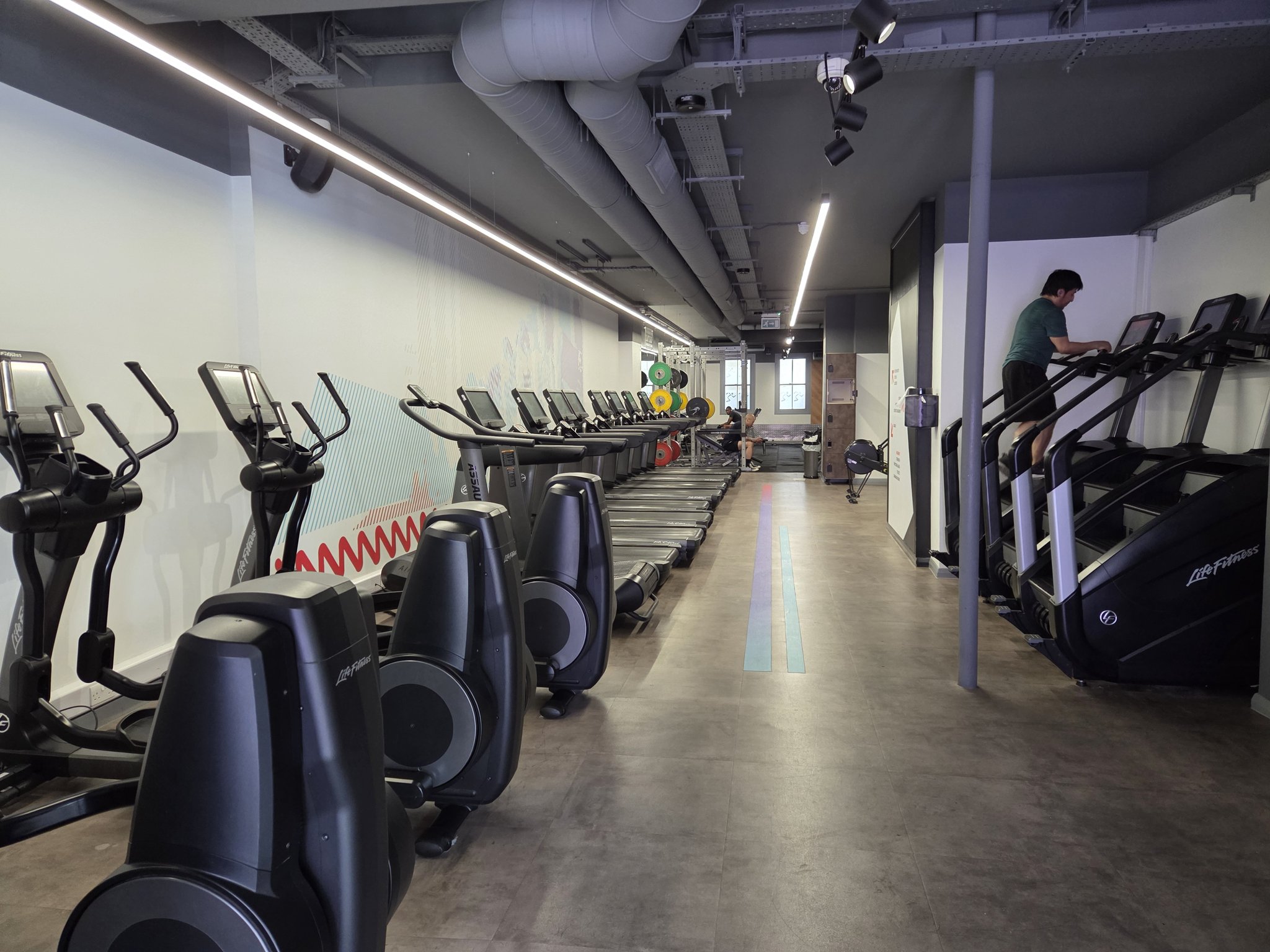 ロンドンのエニタイムフィットネス綺麗 - SearchX