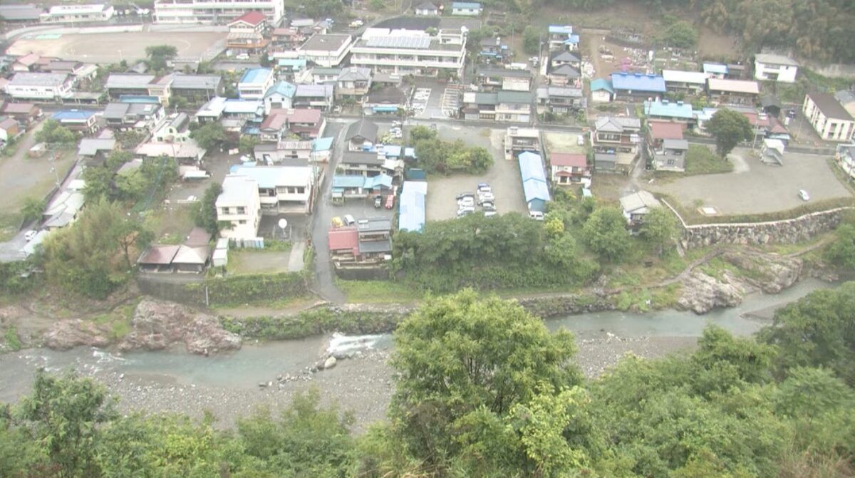 岡山県「苫田ダム」に潜入！夏休みのお出かけや自由研究に！見学会やダムカードイベントも 鏡野町 おか旅岡山観光WEB