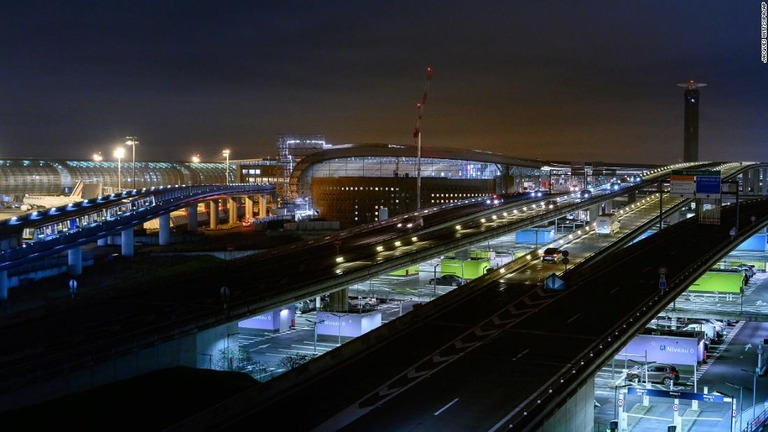 パリ シャルル・ド・ゴール空港エールフランスラウンジ レビュー JAL便の利用条件、シャワールーム、クラランス無料スパトリートメント特典旅行が好きなんですっ