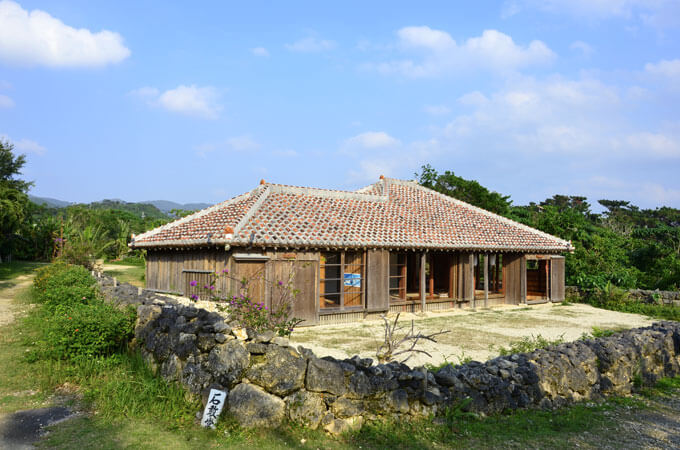 安里屋クヤマ生誕の地竹富島沖縄の石垣島・八重山諸島の観光・クーポン情報 たのしま