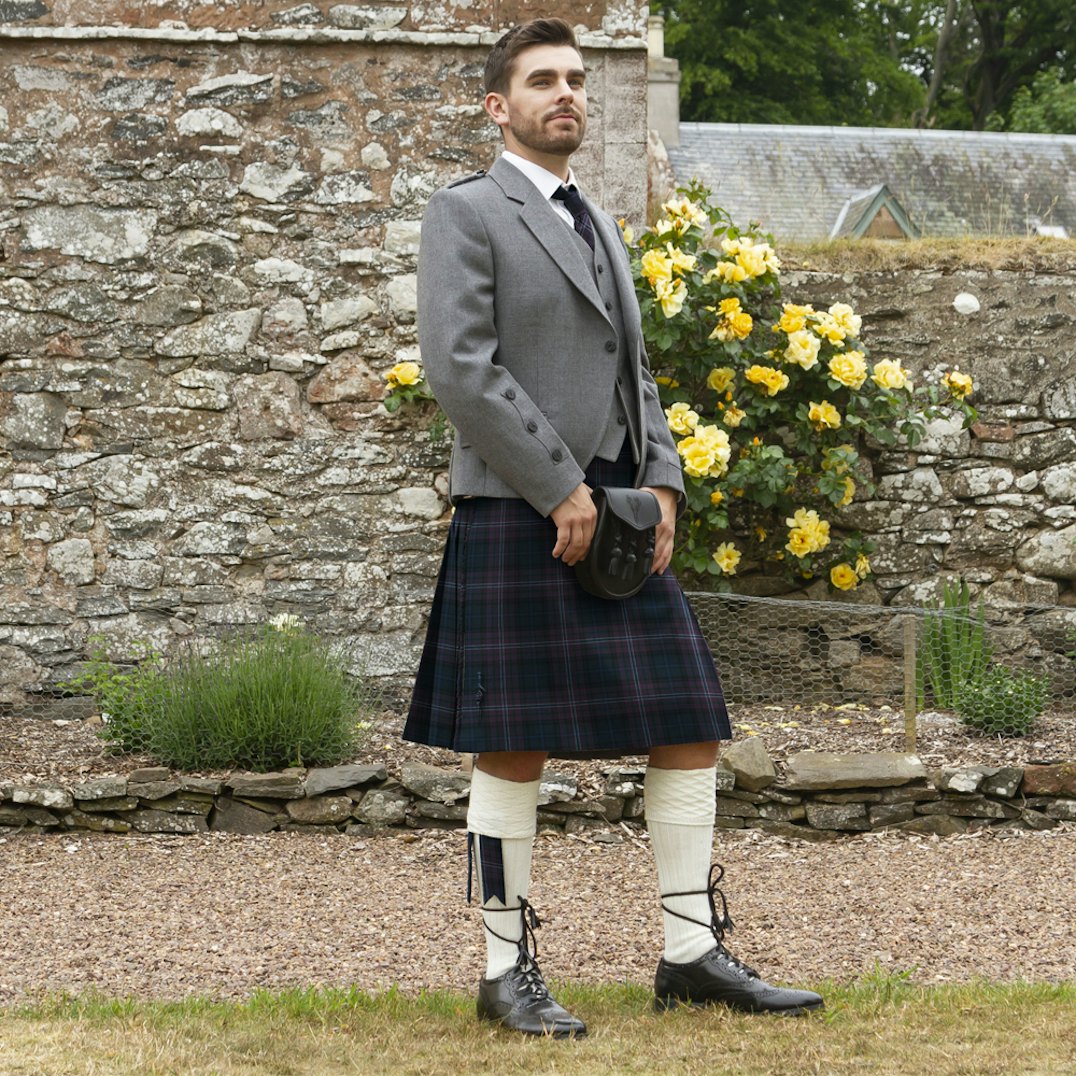 ABOUT - Hitomi Kiltmaker