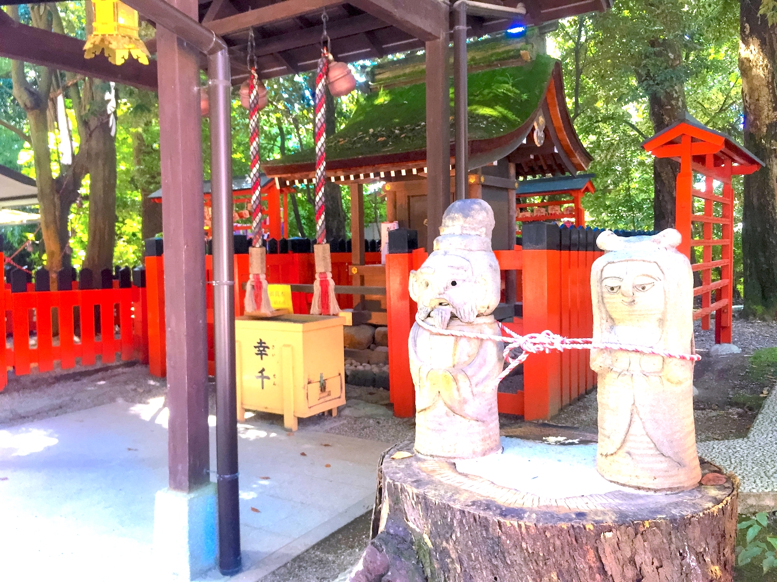 京都 縁結び 相生社 京都最強の縁結びパワースポットの呼び声高い神社。世界遺産の下鴨神社境内にあり参拝の方が絶えません。カップルでの参拝も多いようです