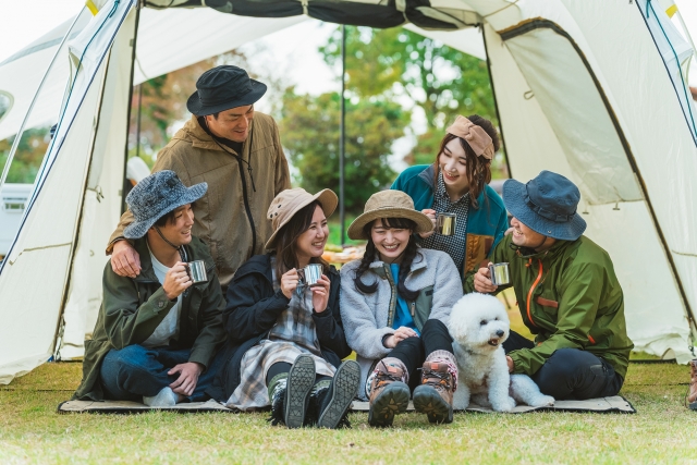 グランピングに最適な服装って？実際に働いているスタッフが紹介BUBing！グランピングとキャンプの総合メディア