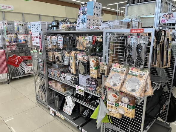 ダイソー ハンギングラック 見つけたら即買い推奨のおすすめキャンプグッズ！実際使ってみた感想など徹底レビューします！ - ハピキャンキャンプ