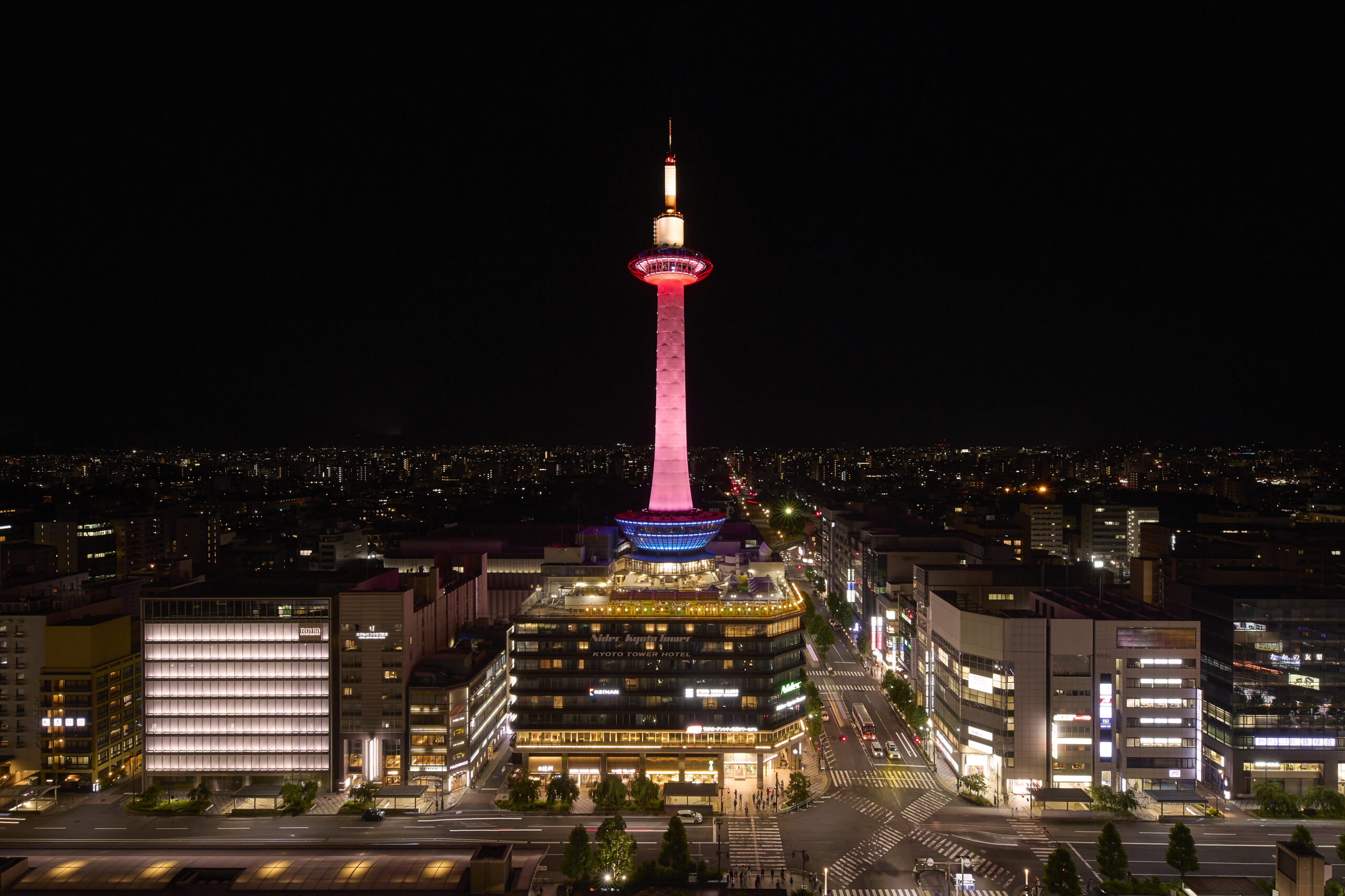 京都タワーの夜景京都府京都市下京区-こよなく夜景を愛する人へ