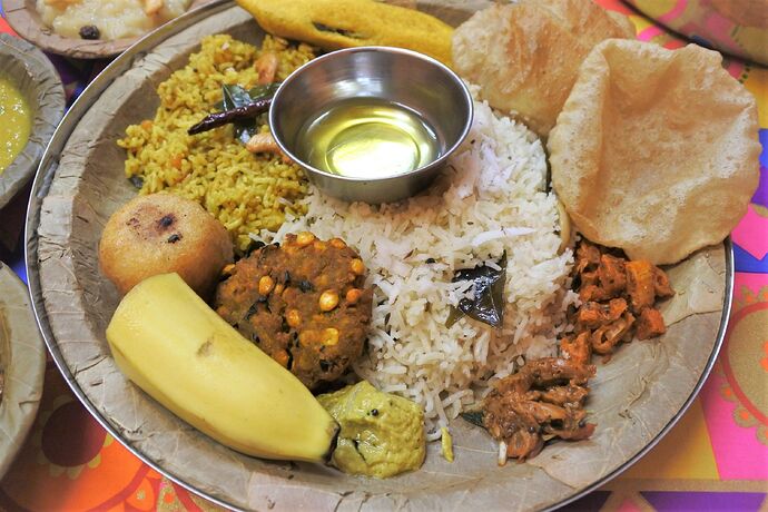 ポンガルは、お米が主役の収穫祭。, 20種類のお料理をバナナリーフの上で召し上がって頂けます。,毎年、これを食べて体調が整ったという嬉しいお声を頂いております。,お米を茹で溢して豊かさを表し吉兆を願う縁起ものでもあるポンガル、是非、一度に沢山のポンガルを食べられるボンベイにお越しくださいませ。,ポンガル,南インド料理,バナナリーフ,本厚木グルメ,本厚木インド料理,