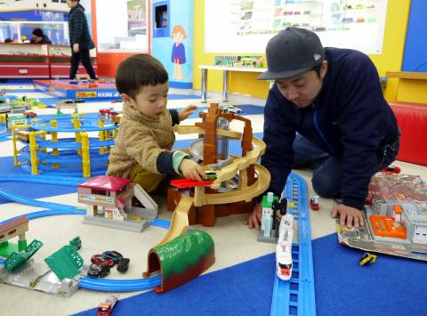 利用者視点 ハッピープレゼントクーポン掲載「東条湖おもちゃ王国」のこどもスタジオに行ってきました PR ファミリー向けプロモーションの