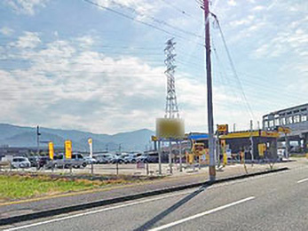 鉄道ぶらりー熊本の新八代新八代駅前で、大型ローカルスーパーTRIAL発見！このTRIAL、DayDay.で特集したんですよ。ここで激安の新鮮お刺身を買って、肥薩おれんじ鉄道へ。ボックス席で美味しく頂きました