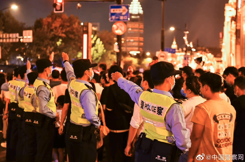 上海外灘發生踩踏事故35人死亡- BBC News 中文