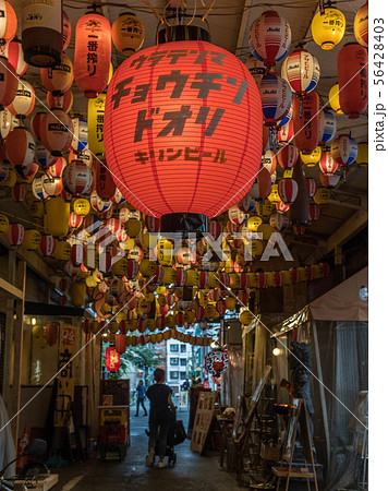 天満市場｢裏天満ちょうちん通り｣、1,000を超える提灯が圧巻🏮1つだけ♡の提灯があって、見つけると幸せになるんやって。ほんまかいな😄裏天満 ちょうちん通り裏天満居酒屋天満天満飲み天満エレジー天満駅大阪市北区レトロ看板レトロ建築物路地裏
