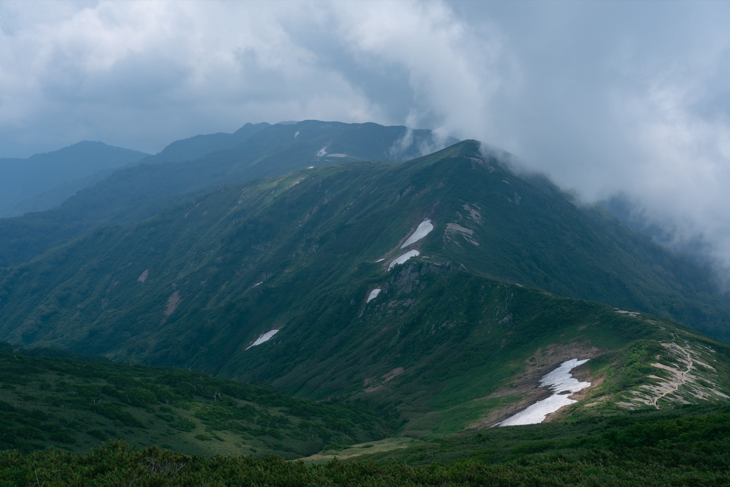 公共交通機関 電車とバス で行く飯豊山。川入～切合小屋テント泊