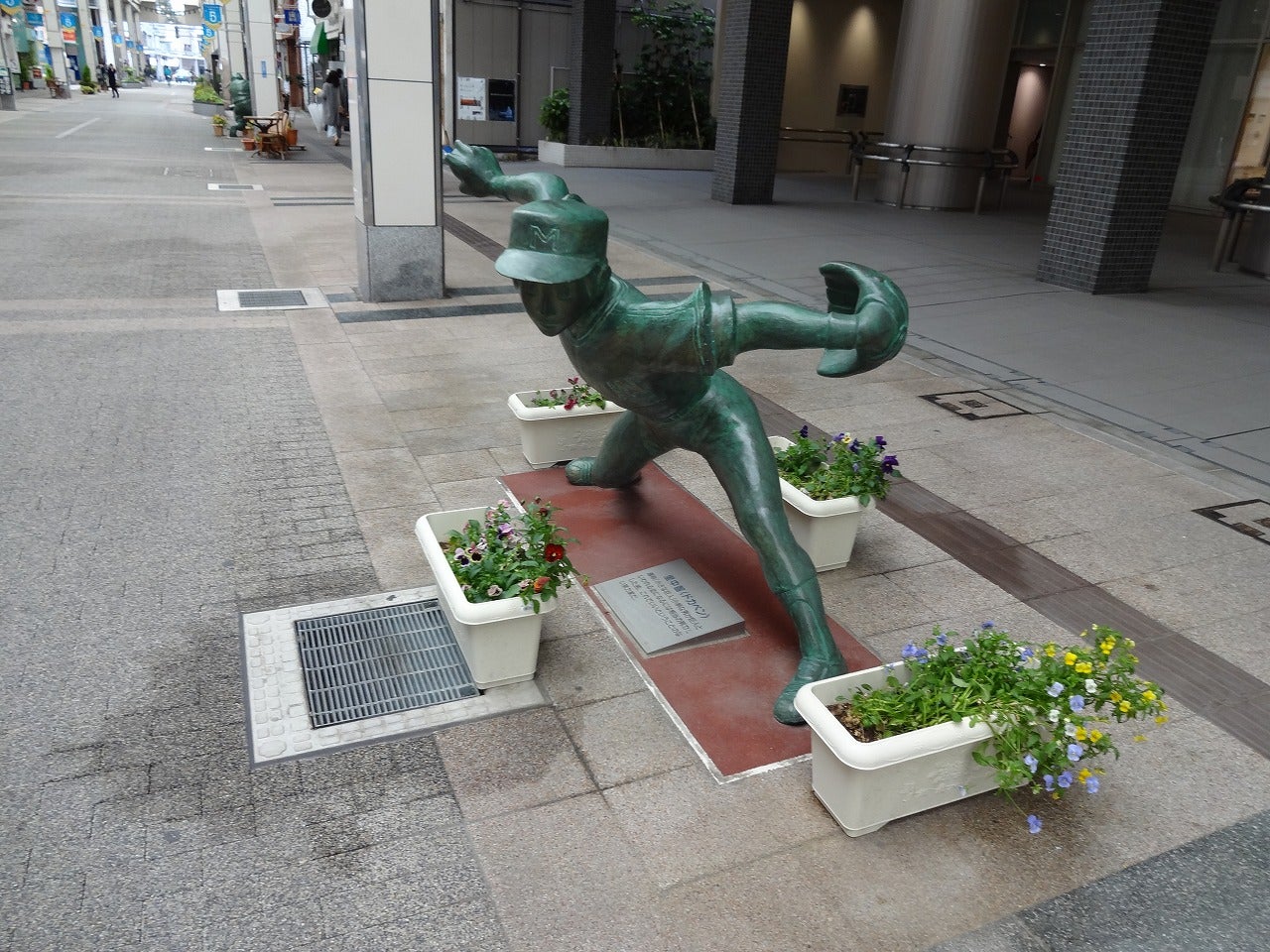 ドカベンの銅像がある街を歩く 新潟市古町：ドカベンロード満たされドキ