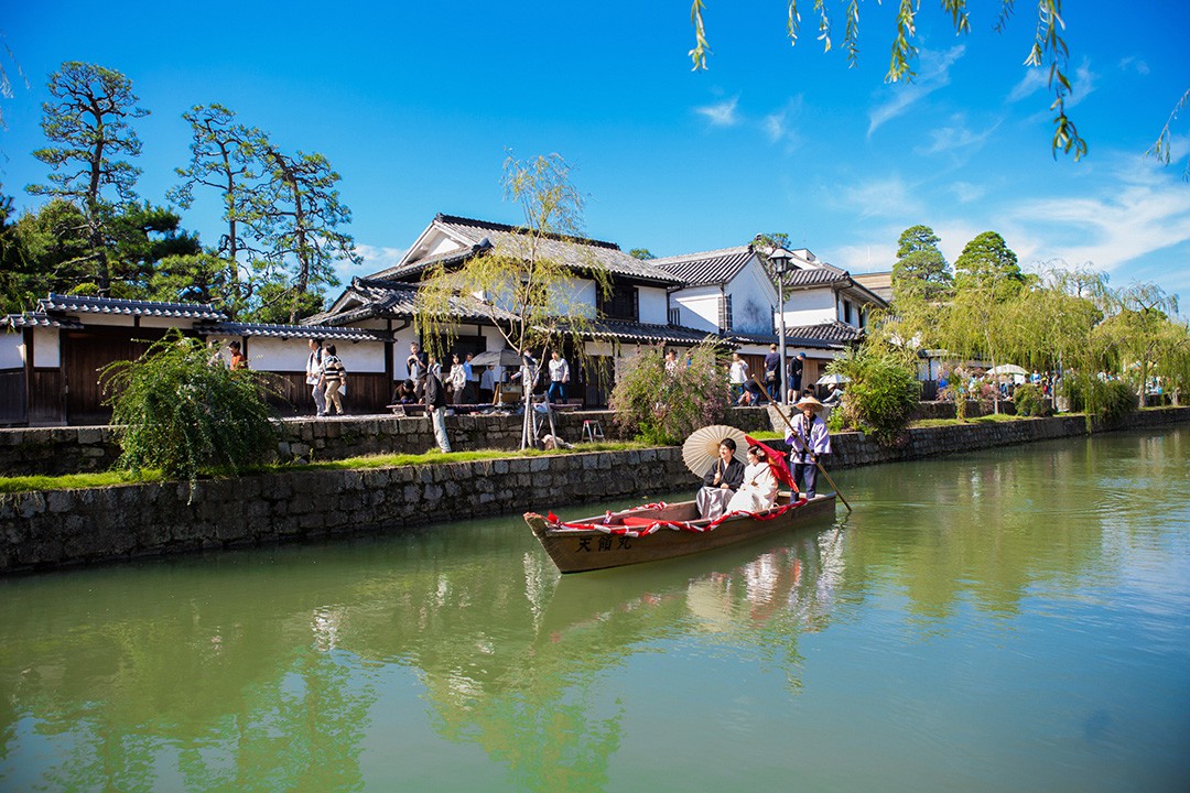 倉敷美観地区で川舟体験。水上から見える景色は映えスポット！おか旅岡山観光WEB 公式 - 岡山県の観光・旅行情報ならココ