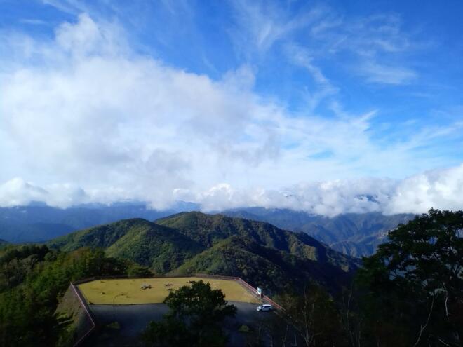 半月山展望台 八丁出島片道20分歩いて見られる、日光を代表する絶景蔭にも日の光