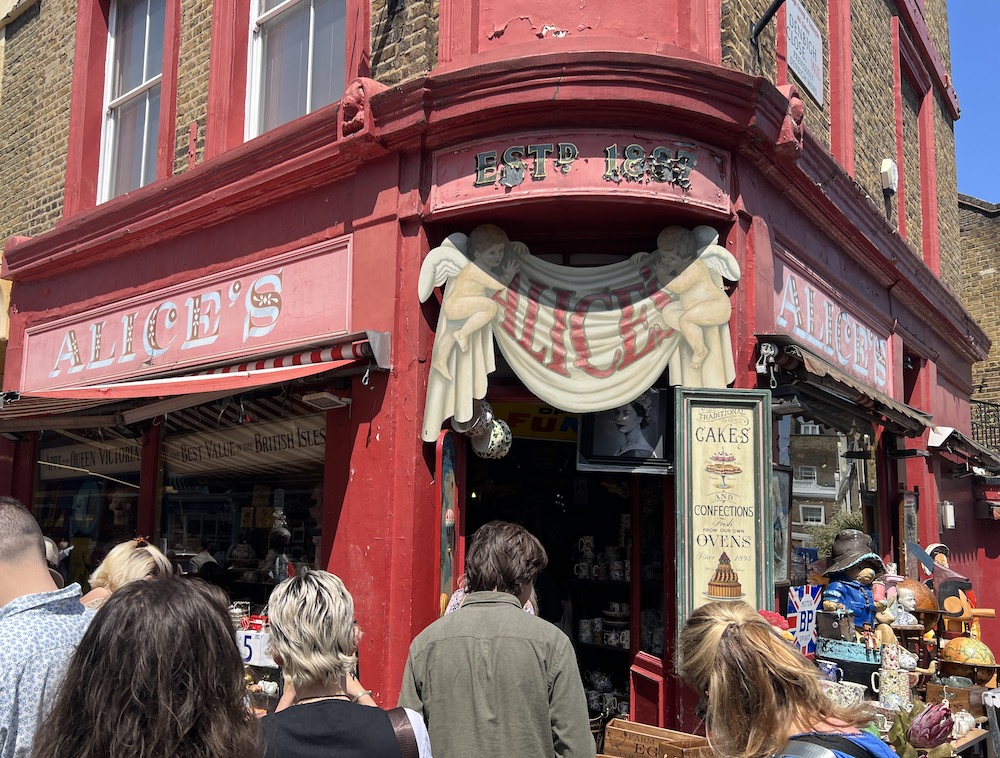 ポートベローマーケットで自分だけのアンティークを探してみましょう