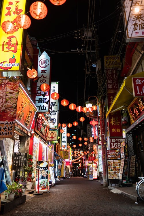 横浜中華街 東門の夜景 写真素材5580315- フォトライブラリ
