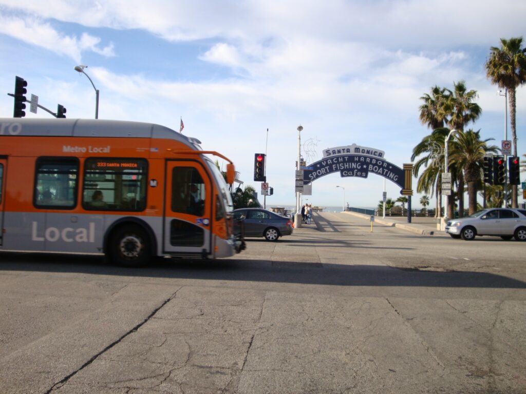 ロサンゼルスのバスの乗り方攻略ガイド～路線図・料金・アプリロコタビ