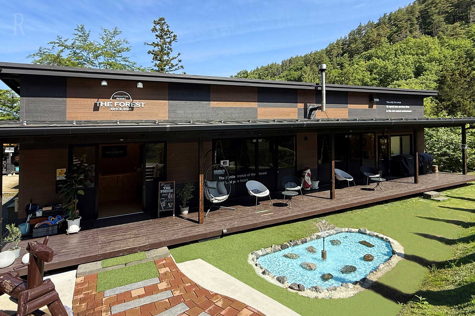 山梨でグランピング！都心から約90分「都留市」にあるグランピング場 - 道の駅つる 公式サイト 富士湧水の城下町