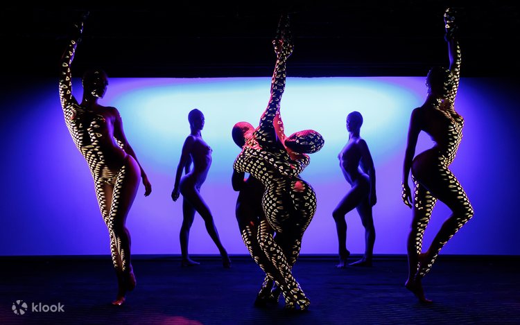 クレイジー・ホース×ラデュレでフェミニンなお茶の時間。ParismadameFIGARO.jp フィガロジャポン