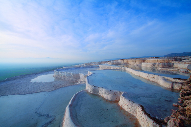 パムッカレの窓口は悪質 2025GWパムッカレ石灰棚・ヒエラポリス遺跡群 cedar21