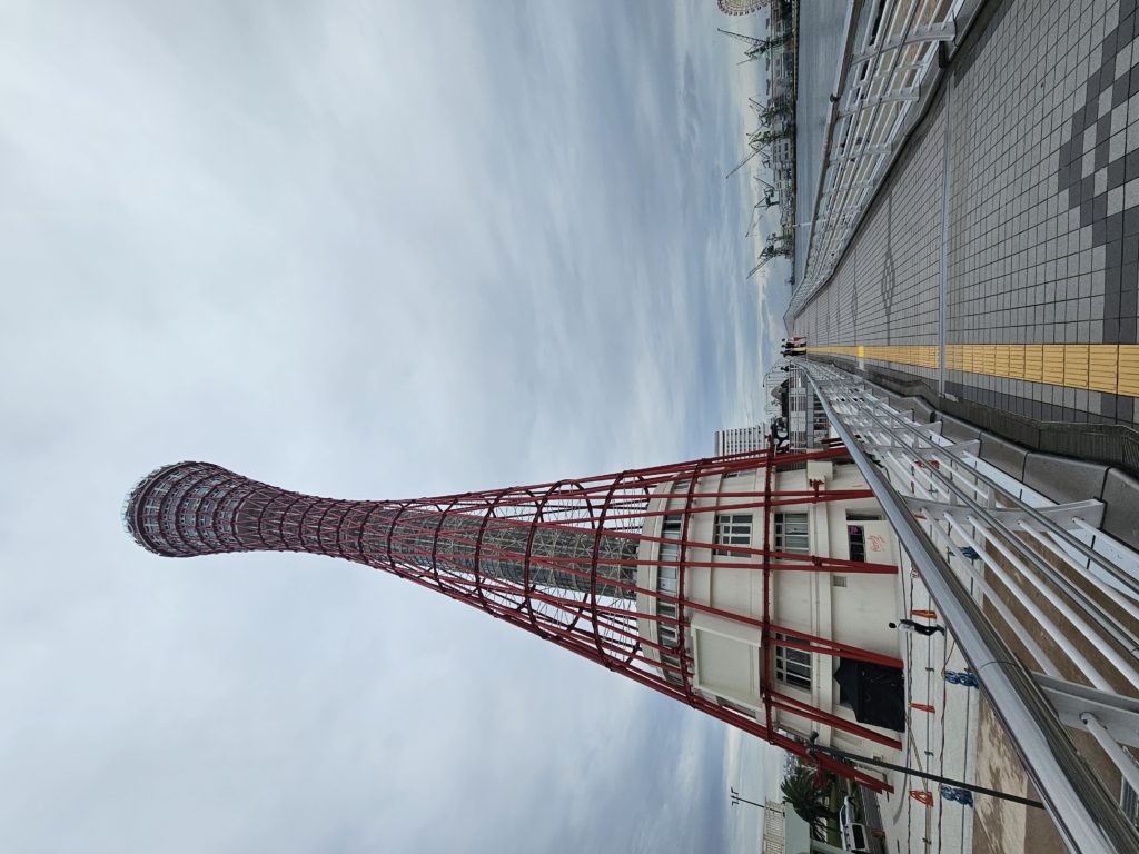 海も！山も！ 「天空回廊」で360度、神戸を体感 「鉄塔の美女」ポートタワーにドローンで迫るおでかけトピック兵庫おでかけプラス神戸 新聞NEXT