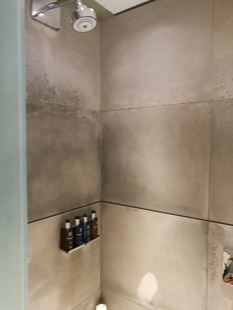 ハマド国際空港 アル・マハ・トランジット・ラウンジ ドーハ ：PPが使えるラウンジはここだけほぼ備忘録☀