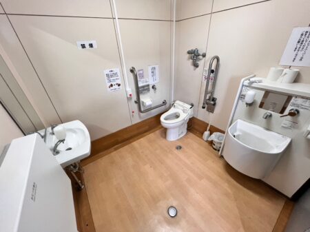 2025.8.31 移住ブログを更新しました。 オープンしてから早半年やっと見に行けた「臼杵港新フェリーターミナル⛴️」をレポート。 ブログ記事は@usukilife の移住ブログリンクからどうぞ。大分県臼杵臼杵港フェリーターミナルオレンジフェリー宇和島運輸