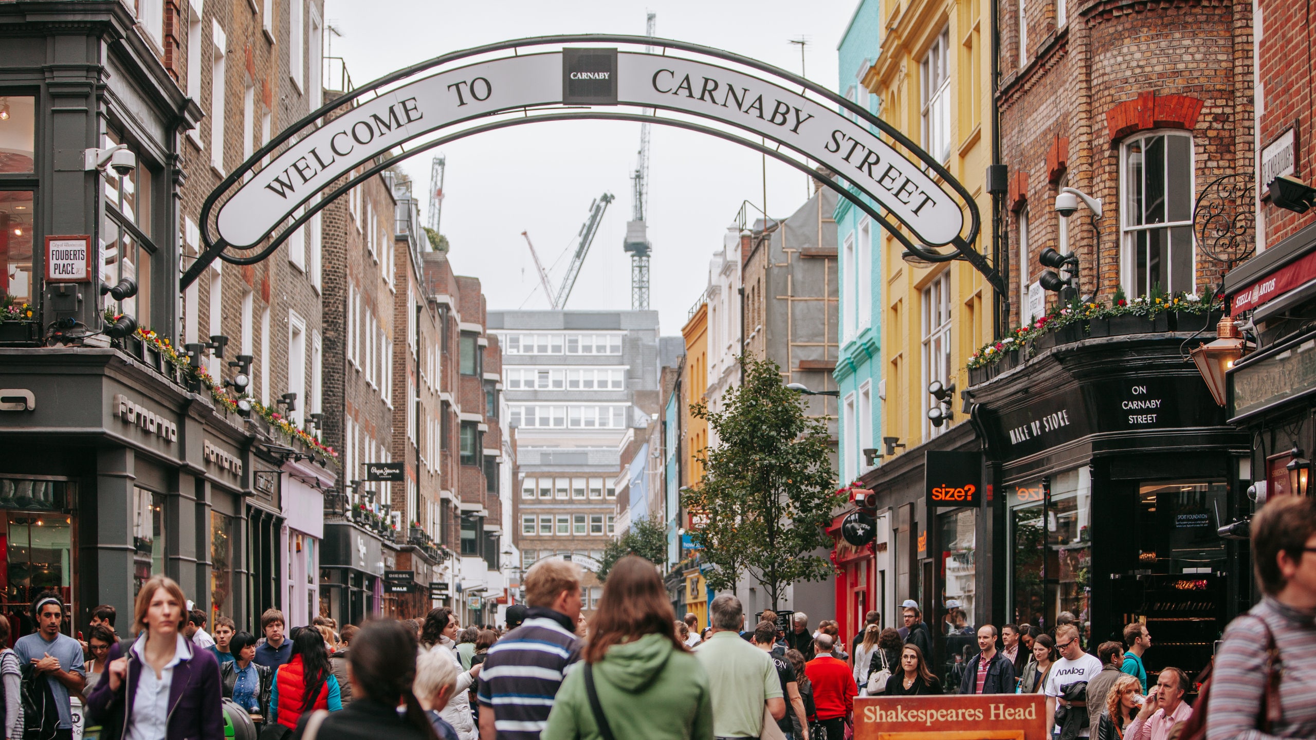 ロンドンのガイドなしウォーキング ツアーで活気に満ちたウエスト エンドを探索Klook