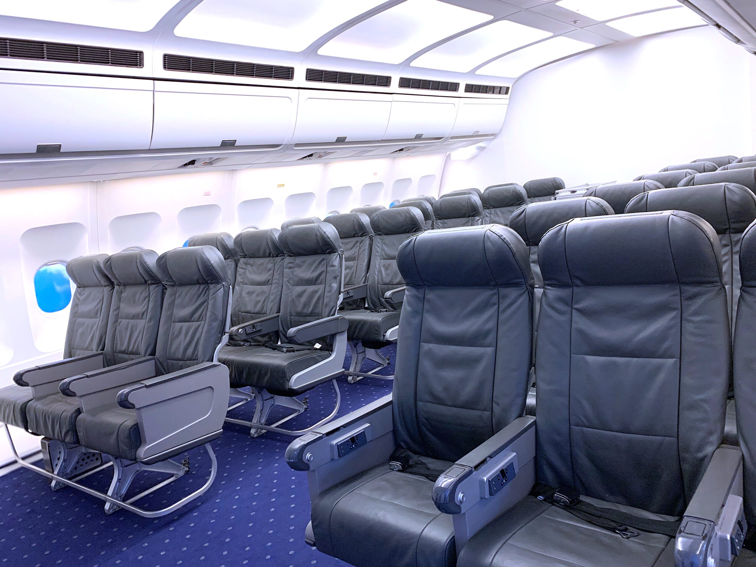 フライト情報- Economy Class