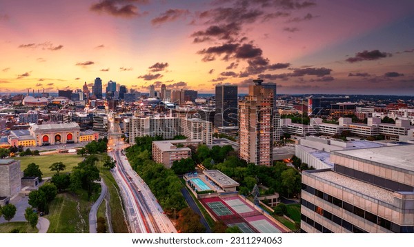 1980年。アメリカ、ニューヨークの街並みを撮影した写真カラパイア