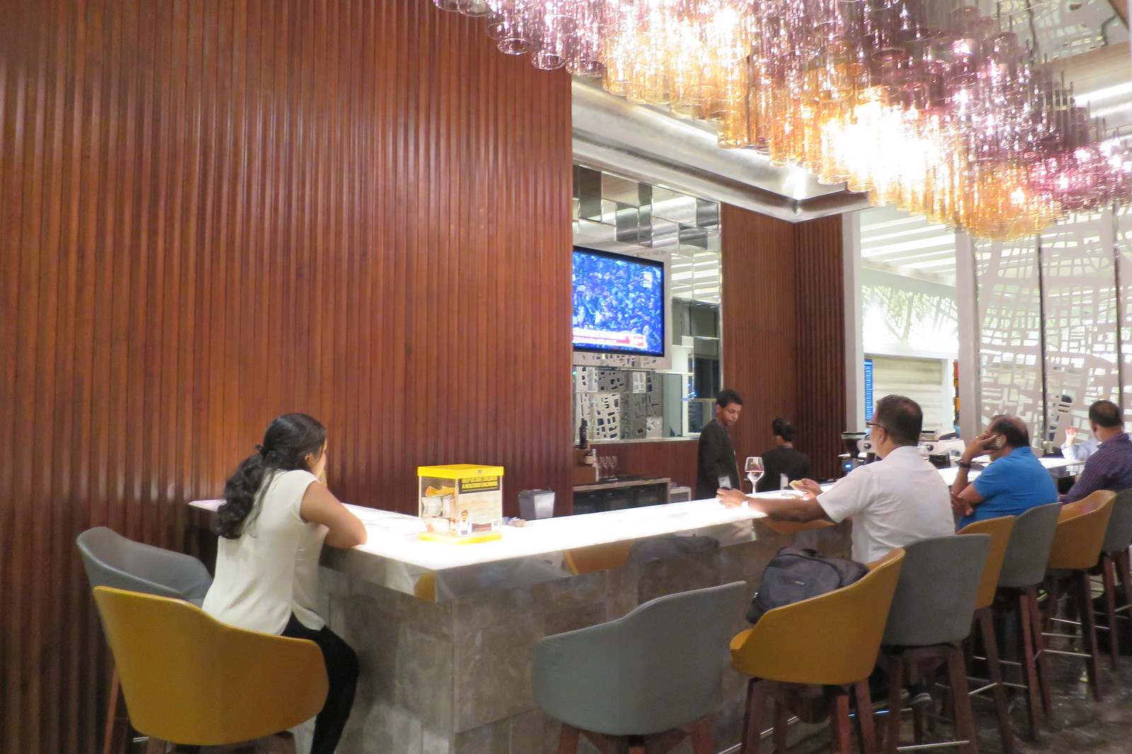 ムンバイ空港国内線アダニラウンジ訪問記すしまるの空