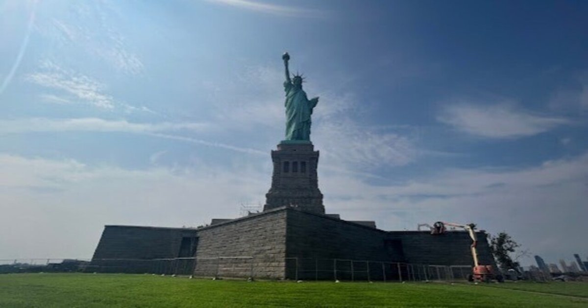 自由の女神像ニューヨーク- Wikipedia