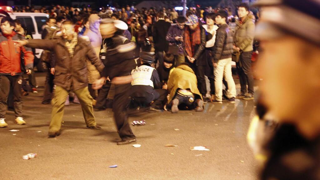 上海将棋倒し事故＞上海市公安局、「金券ばらまき」が事故原因との見方を否定―中国メディア