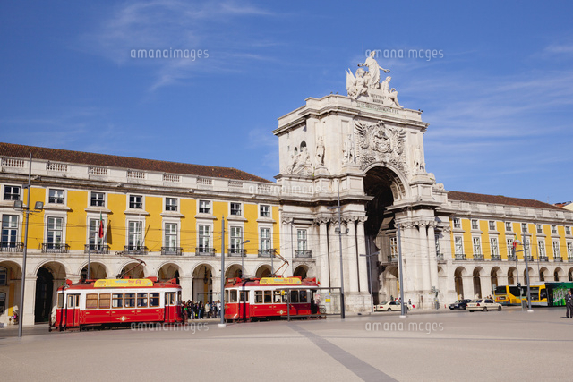 コルメシオ広場に面した観光案内所 - Picture of Turismo