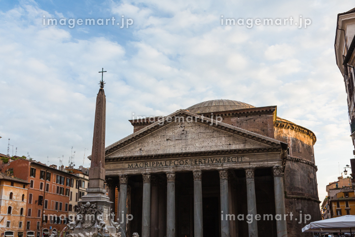 季節ごとに様々なイベントが開催される広場、ローマの休日の撮影スポットstoriaunica