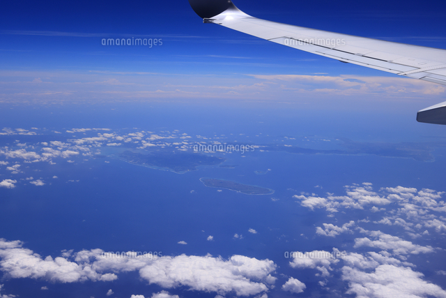 11,900点を超える飛行機内 女性のストックフォト、写真、そしてロイヤリティフリーの画像 -