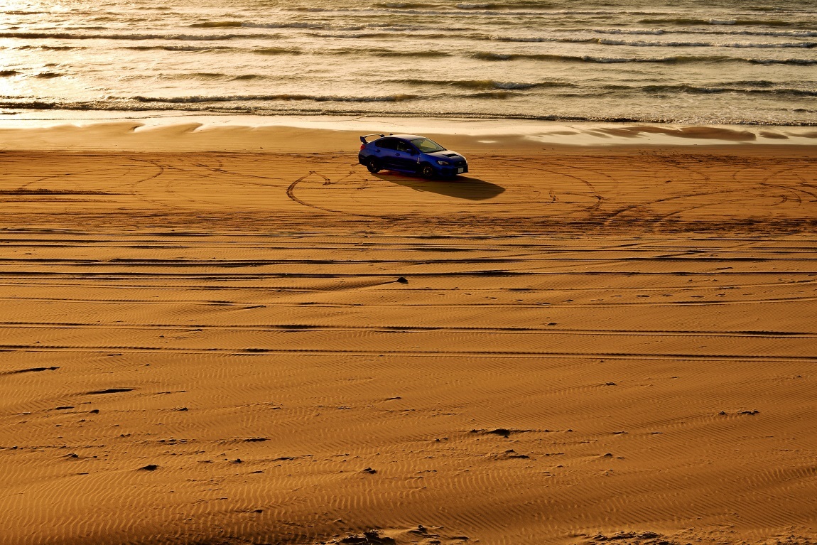 車で走れる砂浜！？海岸線をドライブできる日本唯一の公道「千里浜なぎさドライブウェイ」とはCBC MAGAZINE CBCマガジン